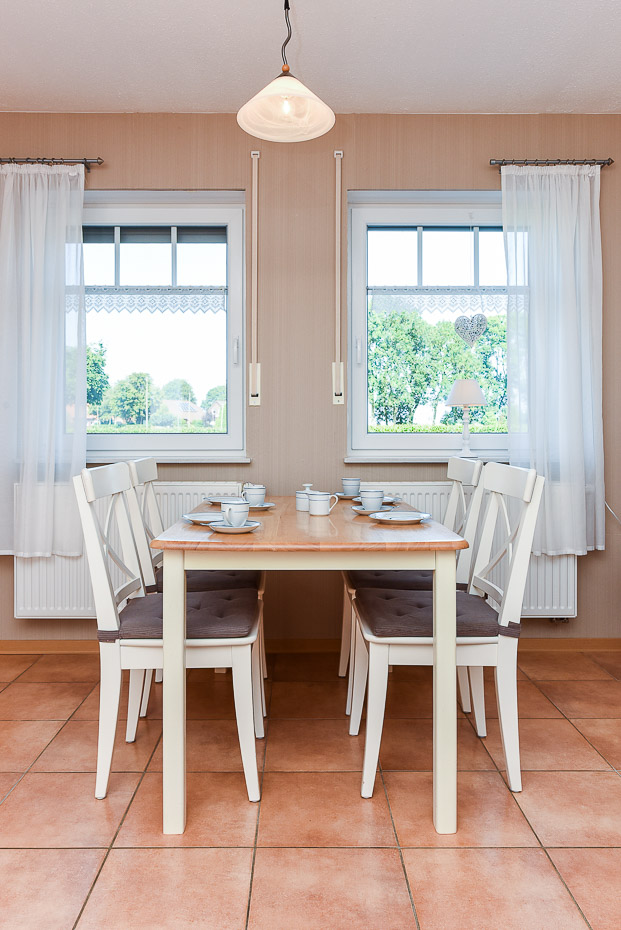 Ferienwohnung „Krabbe“ (Nr. 2) - Wohnzimmer mit integriertem Küchenbereich