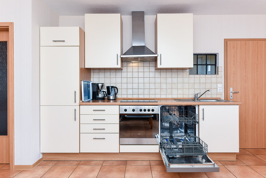 Ferienwohnung „Krabbe“ (Nr. 2) - Wohnzimmer mit integriertem Küchenbereich