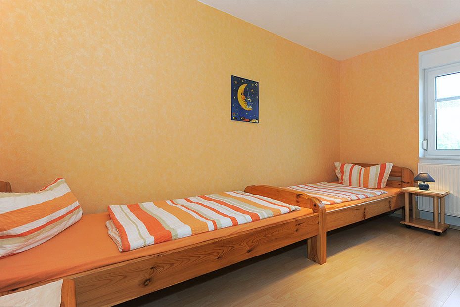 Ferienwohnung „Möwe“ (Nr. 1) - Schlafzimmer 2/Kinderzimmer