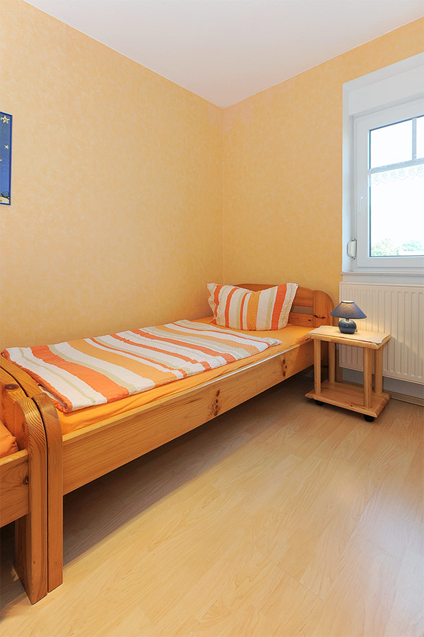 Ferienwohnung „Möwe“ (Nr. 1) - Schlafzimmer 2/Kinderzimmer