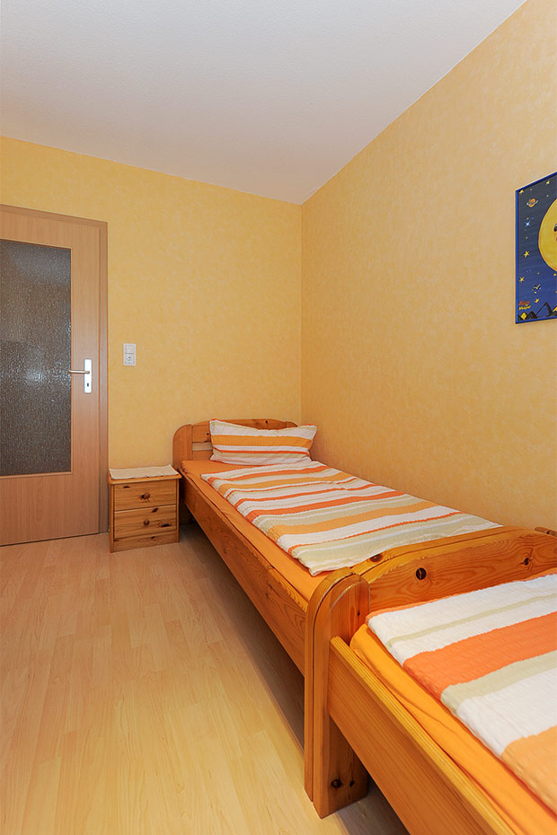 Ferienwohnung „Möwe“ (Nr. 1) - Schlafzimmer 2/Kinderzimmer