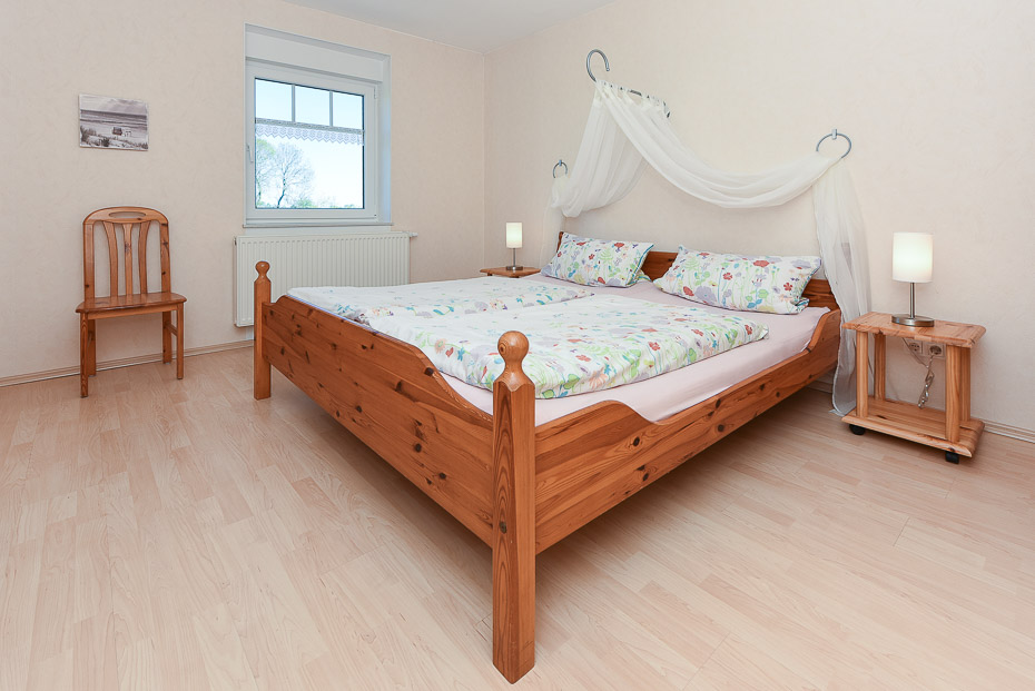 Ferienwohnung „Möwe“ (Nr. 1) - Schlafzimmer 1