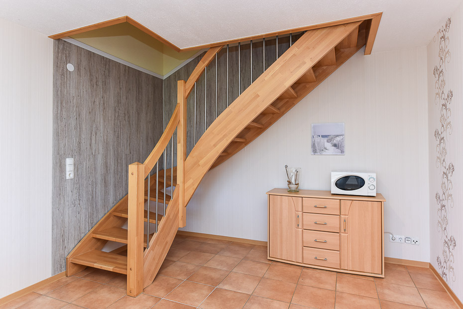 Ferienwohnung „Möwe“ (Nr. 1) - Wohnzimmer mit integriertem Küchenbereich