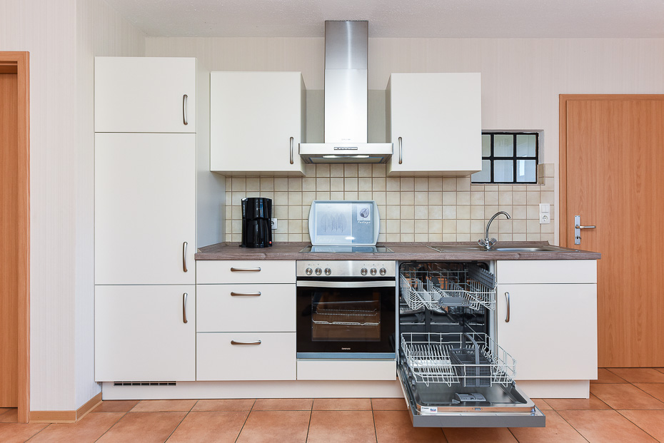 Ferienwohnung „Möwe“ (Nr. 1) - Wohnzimmer mit integriertem Küchenbereich