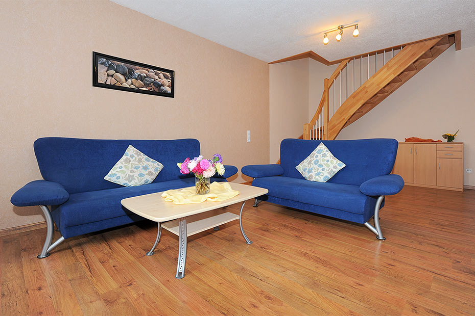 Ferienwohnung „Muschel“ (Nr. 4) - Wohnzimmer mit integriertem Küchenbereich