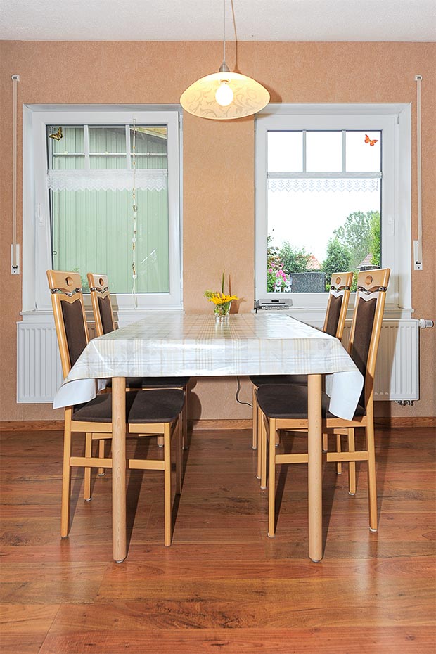Ferienwohnung „Muschel“ (Nr. 4) - Wohnzimmer mit integriertem Küchenbereich