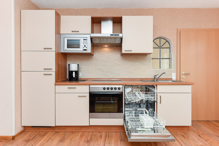 Ferienwohnung „Muschel“ (Nr. 4) - Wohnzimmer mit integriertem Küchenbereich