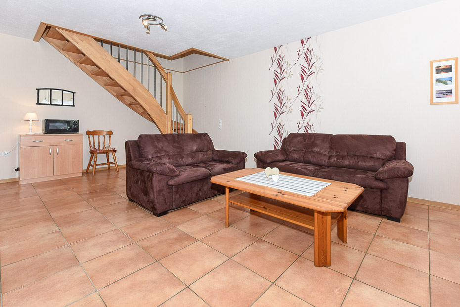 Ferienwohnung „Seestern“ (Nr. 3) - Wohnzimmer mit integriertem Küchenbereich