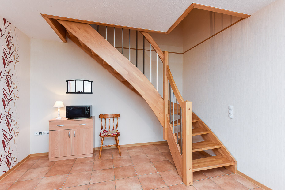 Ferienwohnung „Seestern“ (Nr. 3) - Wohnzimmer mit integriertem Küchenbereich