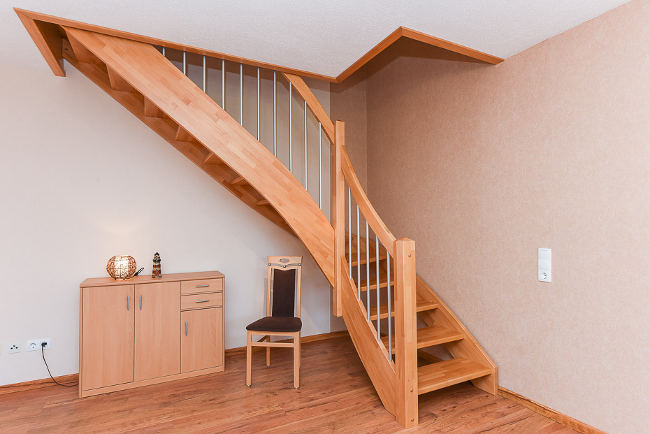 Ferienwohnung „Strandkorb“ (Nr. 5) - Wohnzimmer mit integriertem Küchenbereich