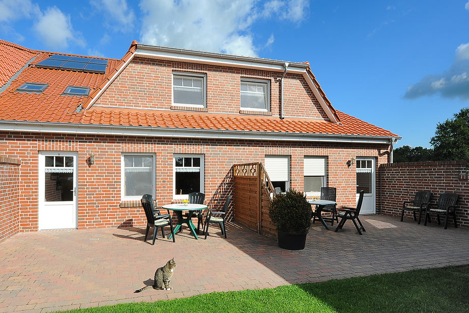 Ferienwohnung „Strandkorb“ (Nr. 5) - Terrasse (links auf dem Foto)