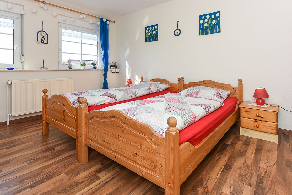 Ferienwohnung „Fresena“ - Schlafzimmer 2/Kinderzimmer