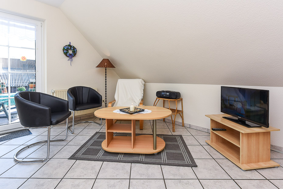 Ferienwohnung „Fresena“ - Wohnraum mit integrierter Küche