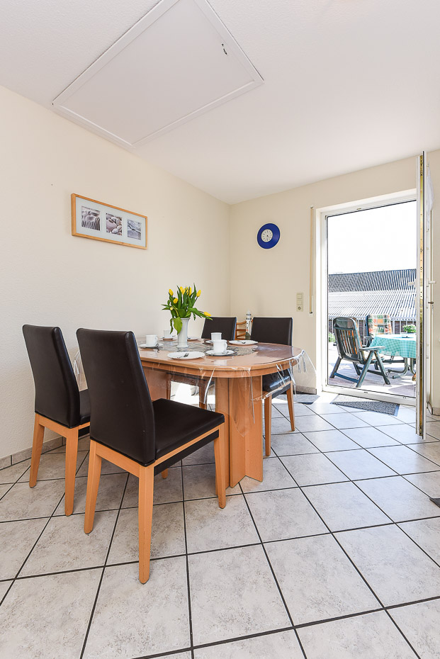 Ferienwohnung „Fresena“ - Wohnraum mit integrierter Küche