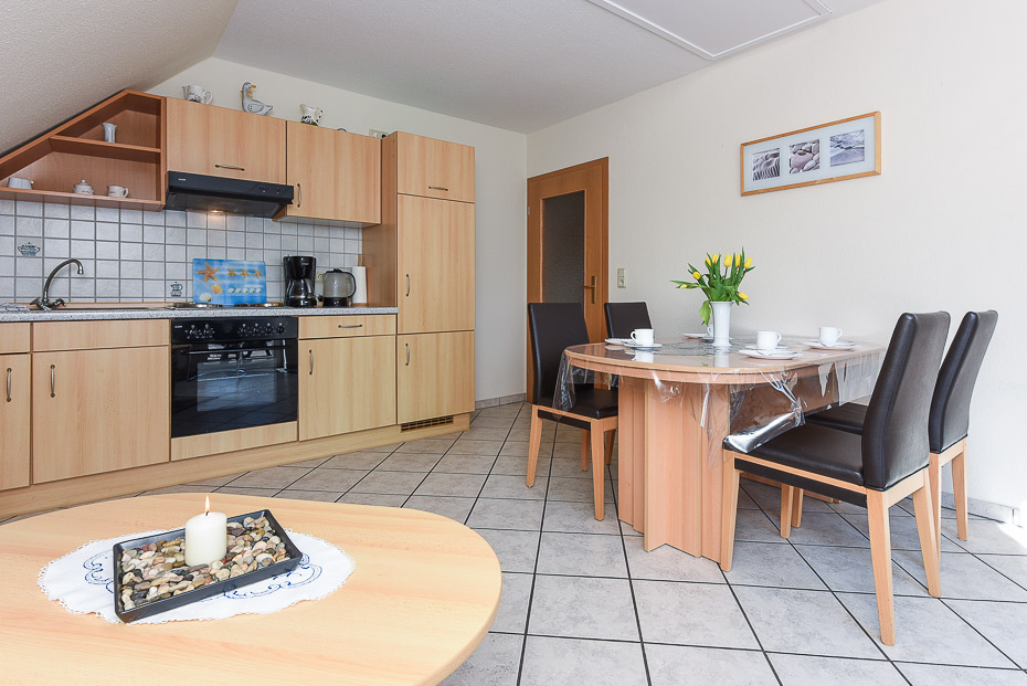 Ferienwohnung „Fresena“ - Wohnraum mit integrierter Küche