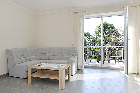 Ferienwohnung „Kornfeld“ - Wohnzimmer mit integriertem Küchenbereich