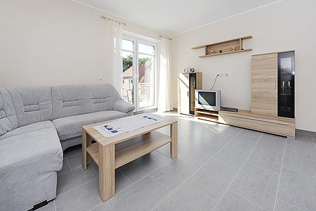 Ferienwohnung „Kornfeld“ - Wohnzimmer mit integriertem Küchenbereich