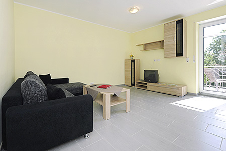 Ferienwohnung „Seestern“ - Wohnzimmer mit integriertem Küchenbereich