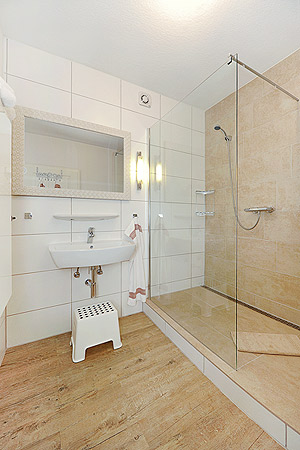 Ferienwohnung „An't Peerstall“ - Badezimmer