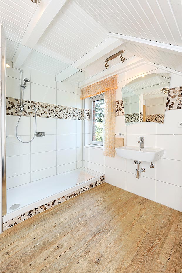 Ferienwohnung Balkonwohnung - Badezimmer