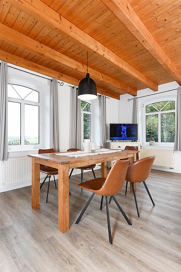 Ferienwohnung Deichwohnung - Wohnzimmer mit integriertem Küchenbereich