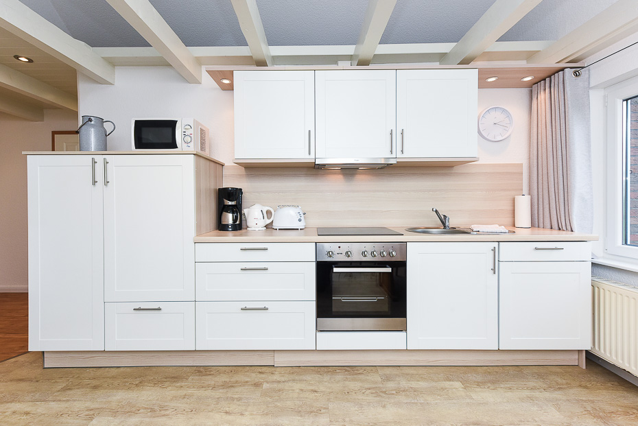 Ferienwohnung Erlenwohnung - Wohnzimmer mit integriertem Küchenbereich