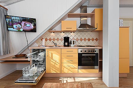 Ferienwohnung „Früchtboen“ - Wohnzimmer mit integriertem Küchenbereich