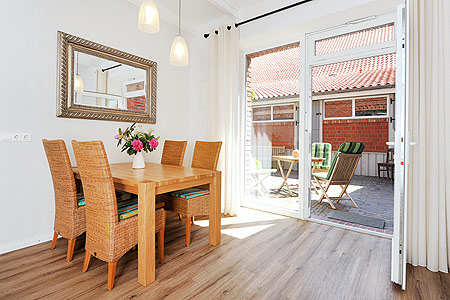 Ferienwohnung Milchkammer 1 - Wohnzimmer mit integriertem Küchenbereich