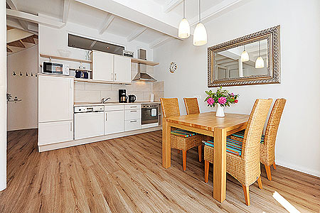 Ferienwohnung Milchkammer 1 - Wohnzimmer mit integriertem Küchenbereich