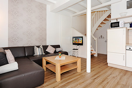 Ferienwohnung Milchkammer 1 - Wohnzimmer mit integriertem Küchenbereich