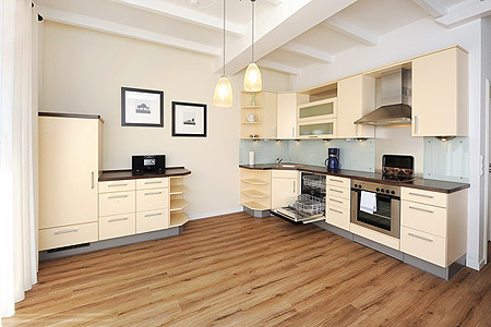 Ferienwohnung Milchkammer 2 - Wohnzimmer mit integriertem Küchenbereich