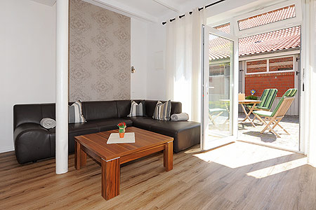 Ferienwohnung Milchkammer 2 - Wohnzimmer mit integriertem Küchenbereich