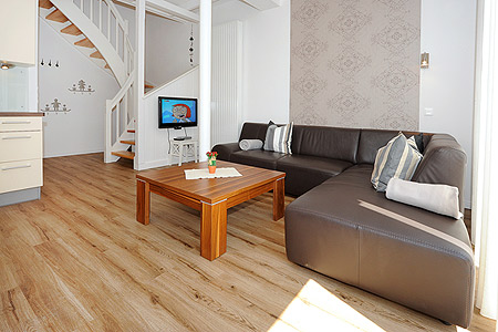 Ferienwohnung Milchkammer 2 - Wohnzimmer mit integriertem Küchenbereich