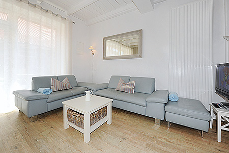 Ferienwohnung Milchkammer 3 - Wohnzimmer mit integriertem Küchenbereich