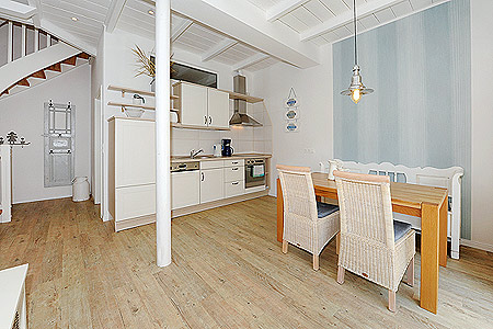 Ferienwohnung Milchkammer 3 - Wohnzimmer mit integriertem Küchenbereich