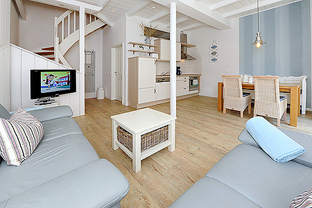 Ferienwohnung Milchkammer 3 - Wohnzimmer mit integriertem Küchenbereich