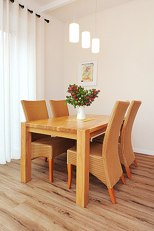 Ferienwohnung Milchkammer 4 - Wohnzimmer mit integriertem Küchenbereich