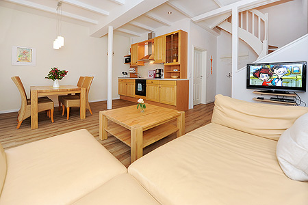 Ferienwohnung Milchkammer 4 - Wohnzimmer mit integriertem Küchenbereich