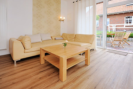 Ferienwohnung Milchkammer 4 - Wohnzimmer mit integriertem Küchenbereich