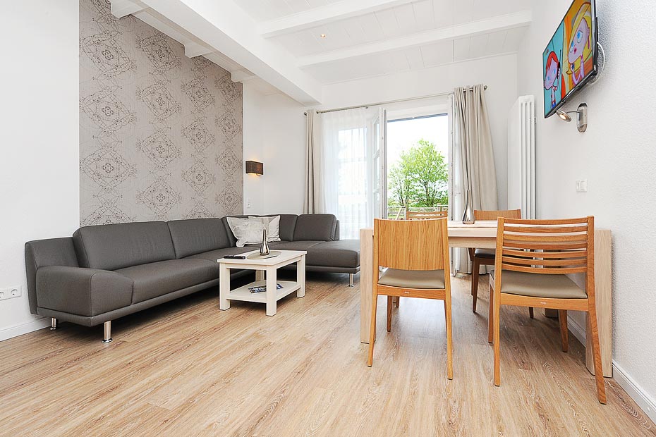 Ferienwohnung Milchkammer 5 - Wohnzimmer mit integriertem Küchenbereich