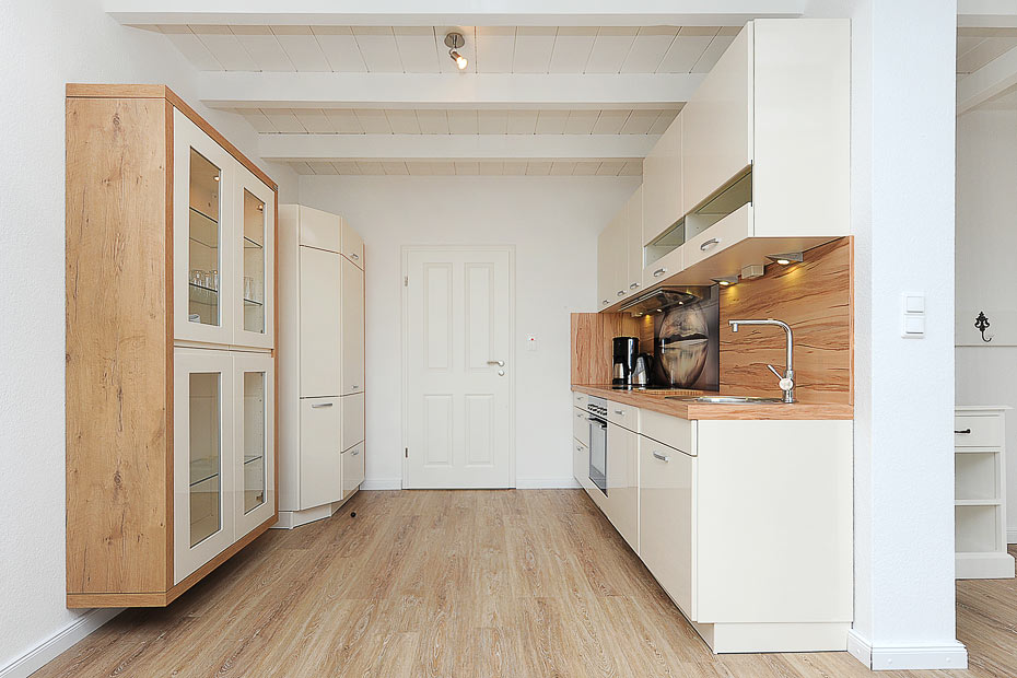 Ferienwohnung Milchkammer 6 - Wohnzimmer mit integriertem Küchenbereich