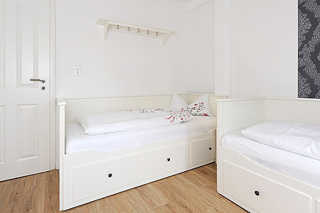 Ferienwohnung „Ünnert Oeken“ - Schlafzimmer 2/Kinderzimmer