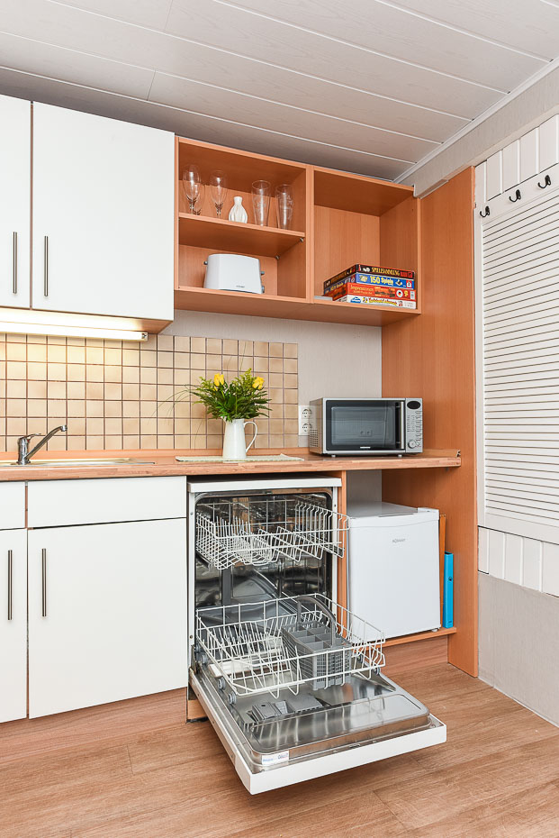 Ferienwohnung „Ost“ - Wohnzimmer mit integriertem Küchenbereich