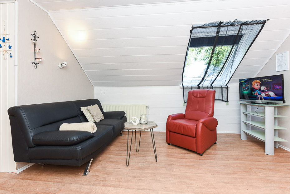 Ferienwohnung „Ost“ - Wohnzimmer mit integriertem Küchenbereich