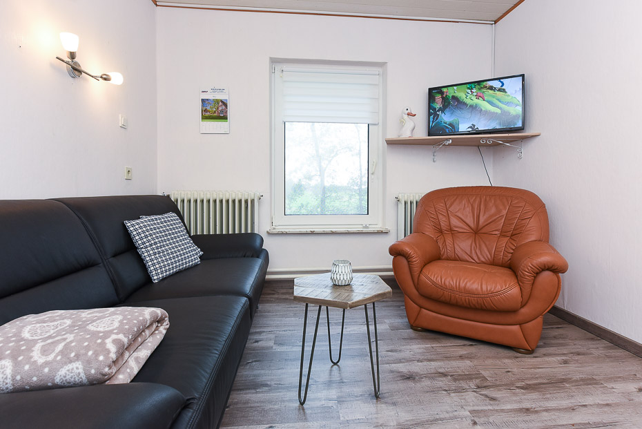 Ferienwohnung „West“ - Wohnzimmer mit integriertem Küchenbereich