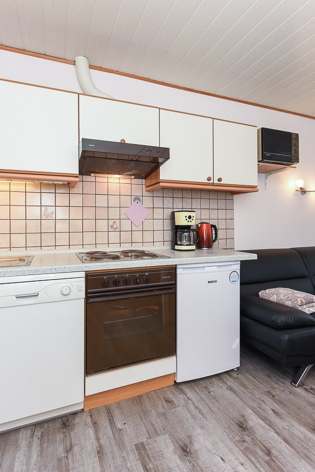 Ferienwohnung „West“ - Wohnzimmer mit integriertem Küchenbereich