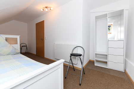 Ferienwohnung „Hof Tjarks“ - Schlafzimmer 2/Kinderzimmer