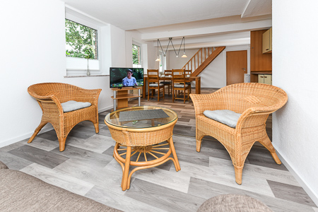 Ferienwohnung „Hof Tjarks“ - Wohnzimmer mit integriertem Küchenbereich