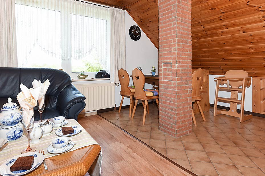 Ferienwohnung „Christophers“ - Wohnzimmer mit integriertem Küchenbereich