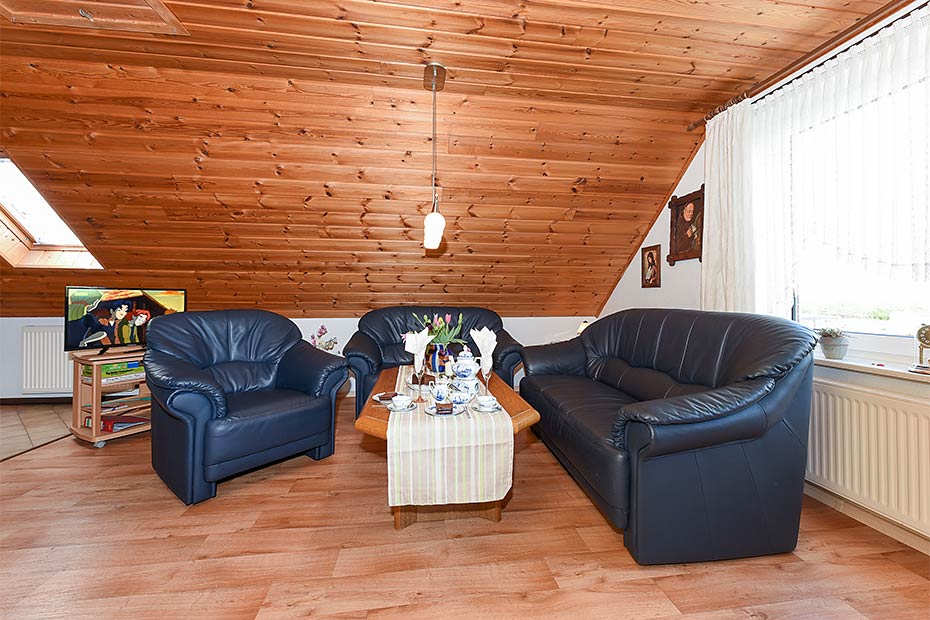 Ferienwohnung „Christophers“ - Wohnzimmer mit integriertem Küchenbereich